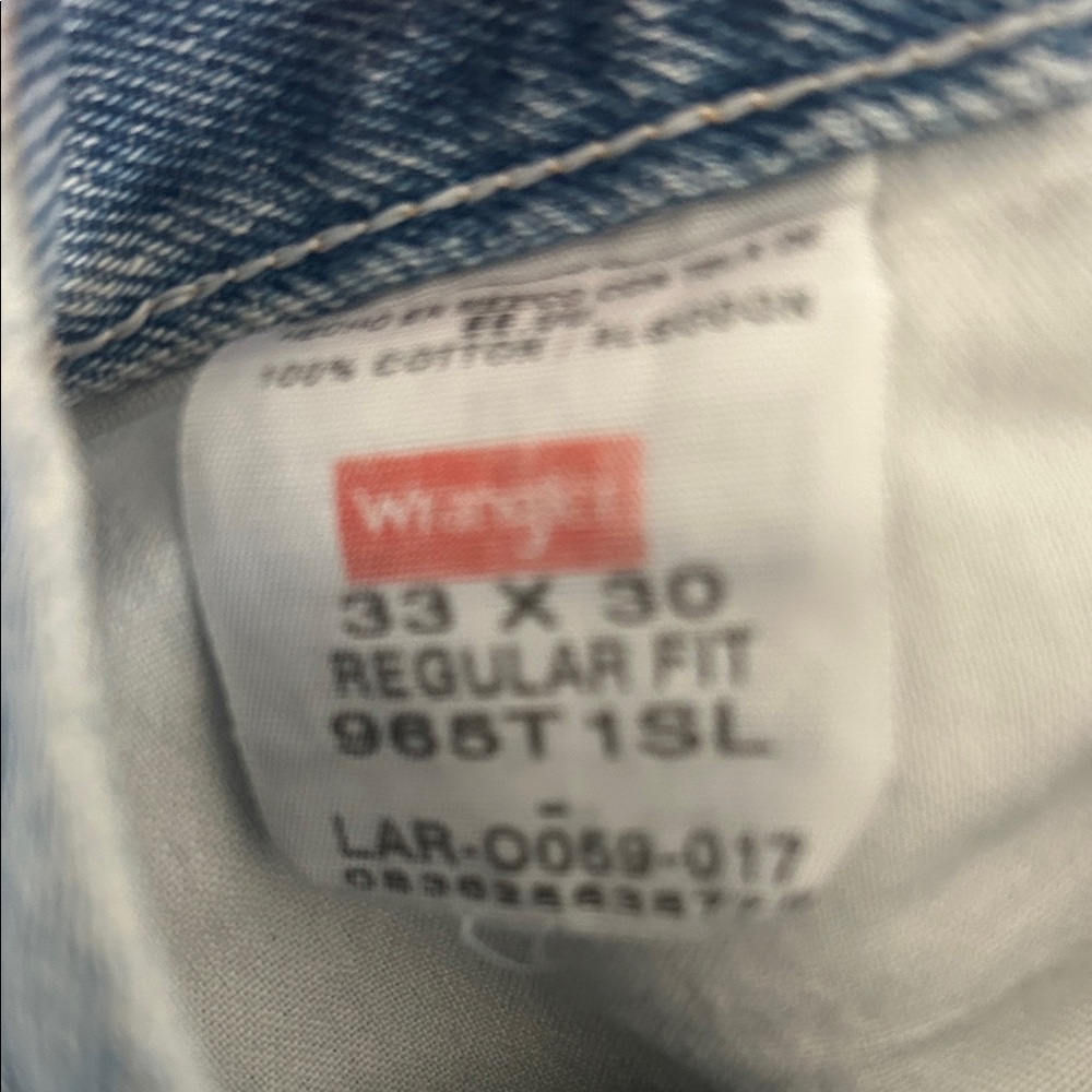 Wrangler Men's Straight Jeans in Light Blue Wash - Picture 6 of 6
